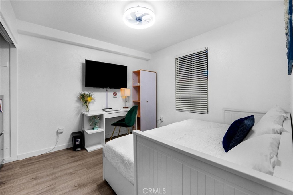 1572 Hackberry Place Chula Vista, CA 91915 - Photo 6 of 38 a bedroom with a workspace