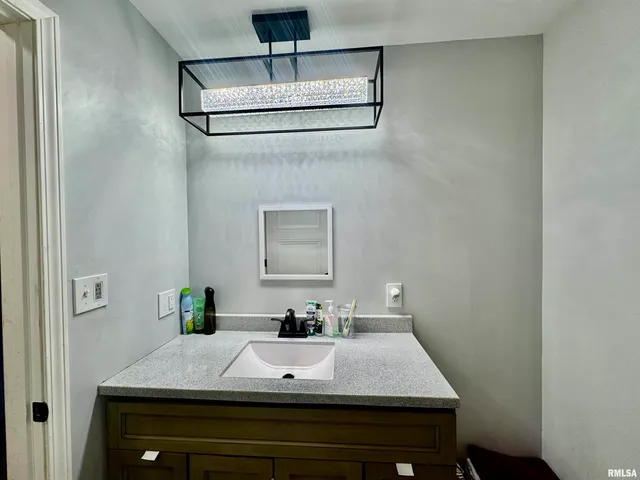 $169,900 | 1617 Green Street Road, Centralia, IL 62801