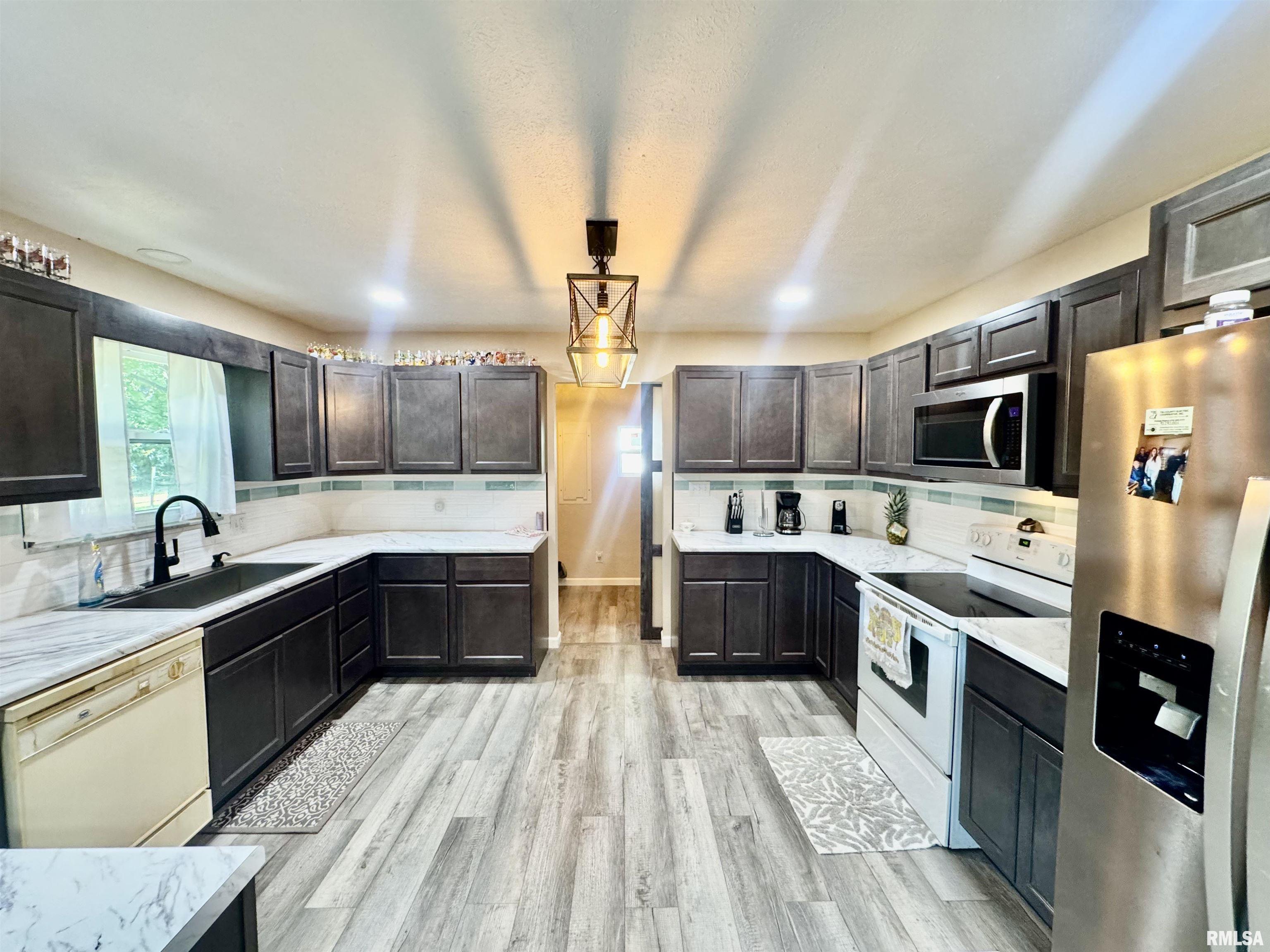 1617 Green Street Road Centralia, IL 62801 - Photo 4 of 18