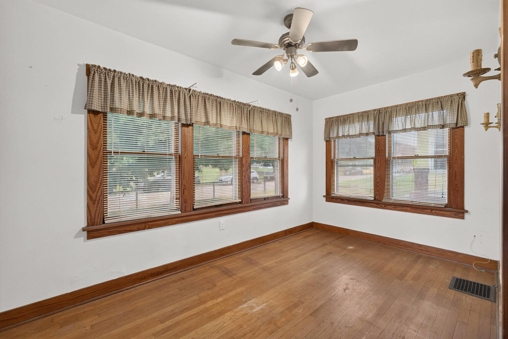 1913 10th Street Moline, IL 61265 - Photo 6 of 34