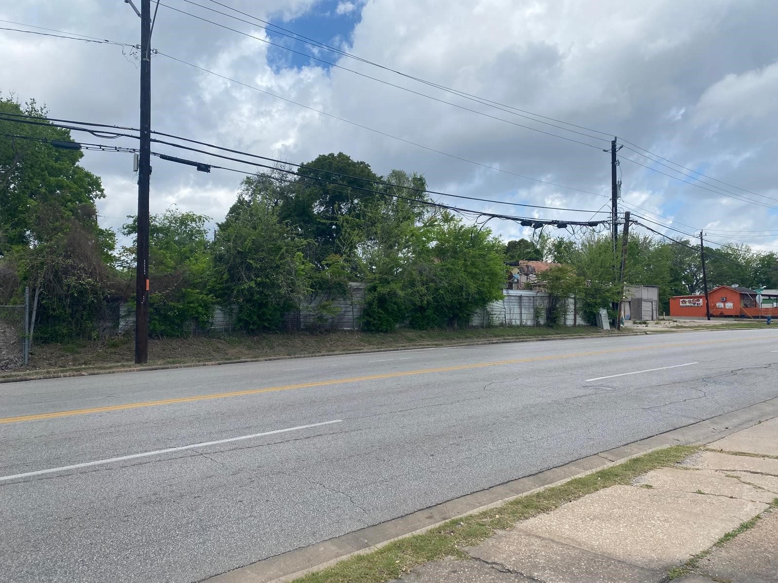 204 South 75th Street Houston, TX 77011 - Photo 11 of 15 a view of a street