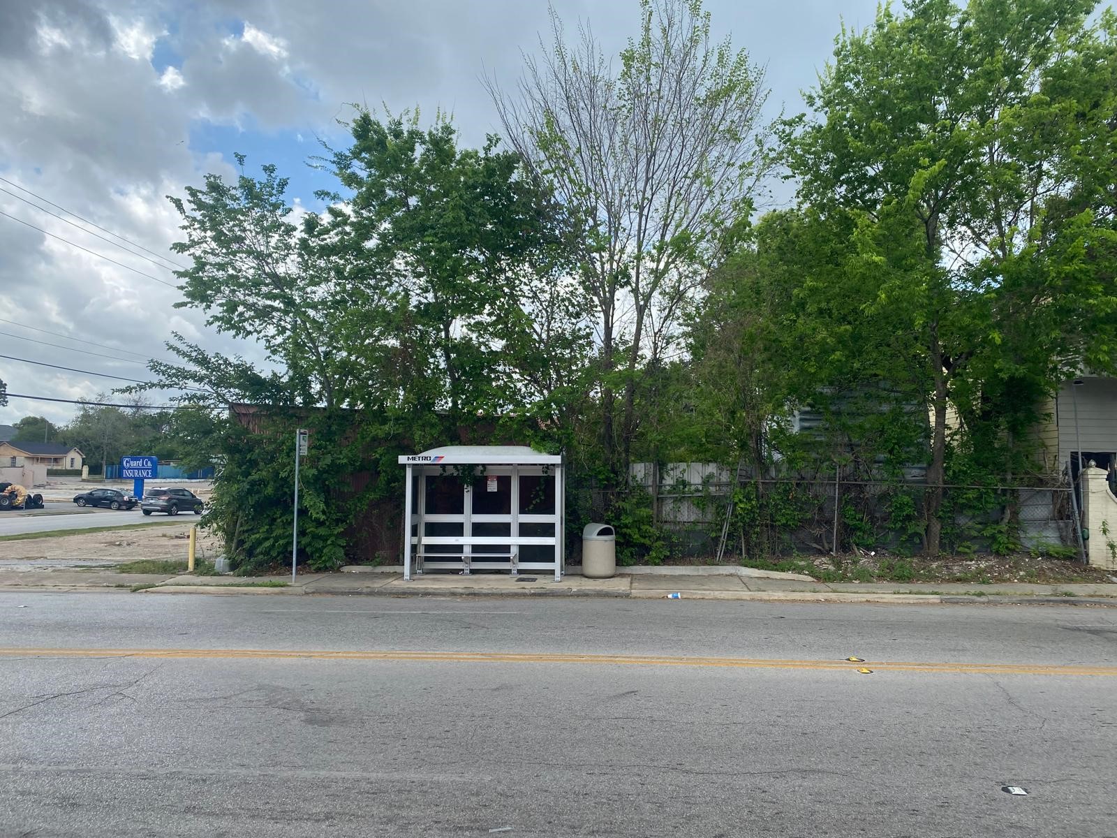 204 South 75th Street Houston, TX 77011 - Photo 13 of 15 a house view with a outdoor space