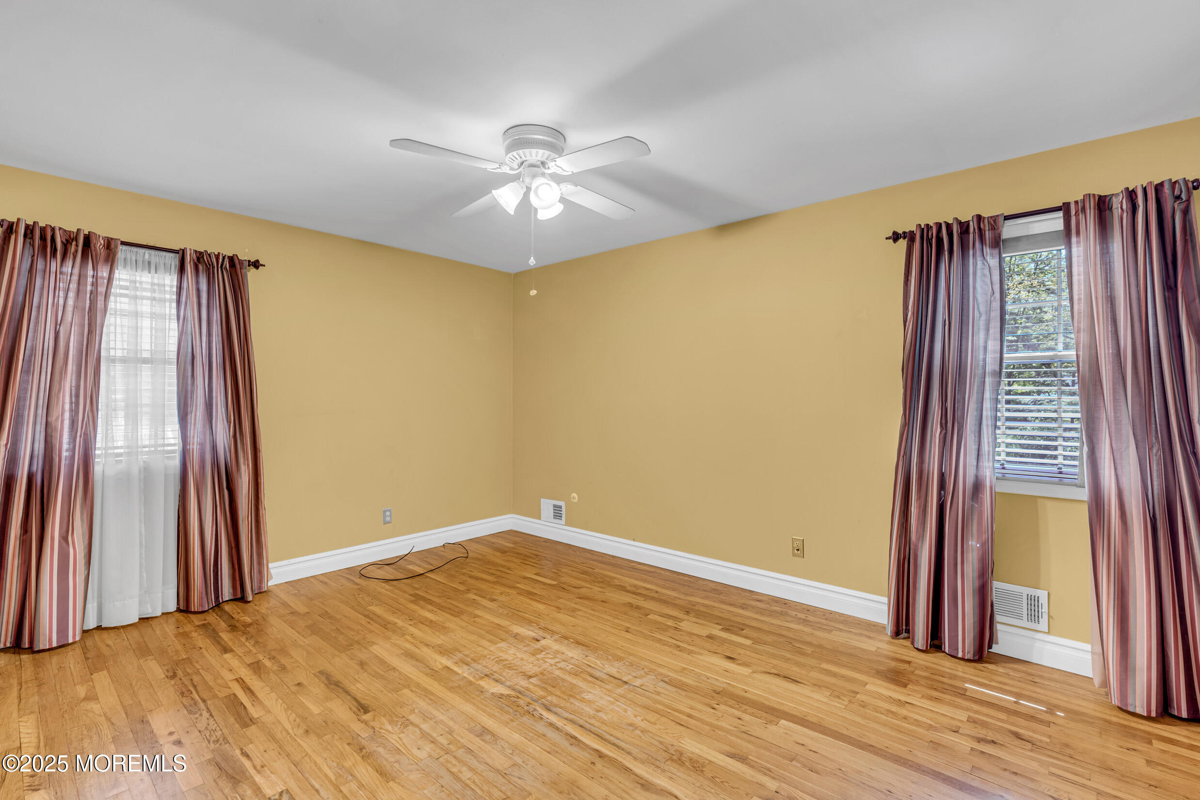 12 Windsor Road Howell, NJ 07731 - Photo 9 of 20 5 (7)