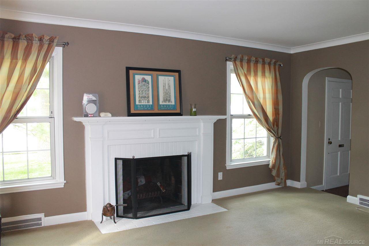 1071 Hampton Road Grosse Pointe Woods, MI 48236 - Photo 13 of 30