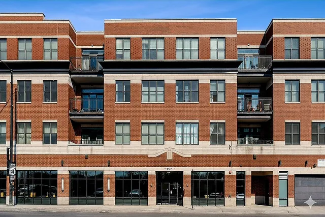 $374,000 | 2472 West Foster Avenue, Unit 209, Chicago, IL 60625