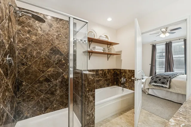 $374,000 | 2472 West Foster Avenue, Unit 209, Chicago, IL 60625