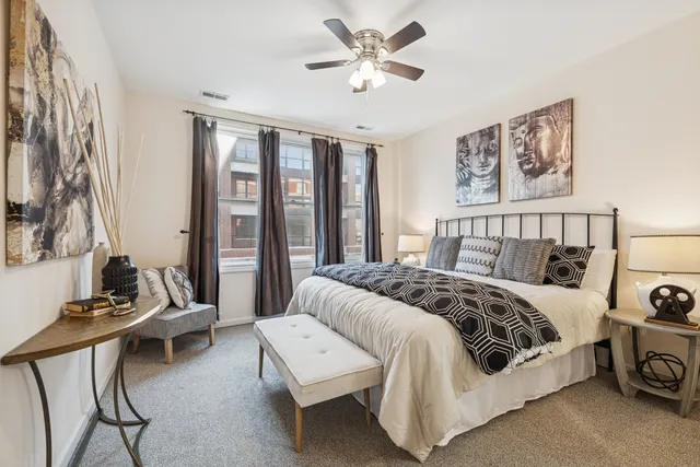 $374,000 | 2472 West Foster Avenue, Unit 209, Chicago, IL 60625