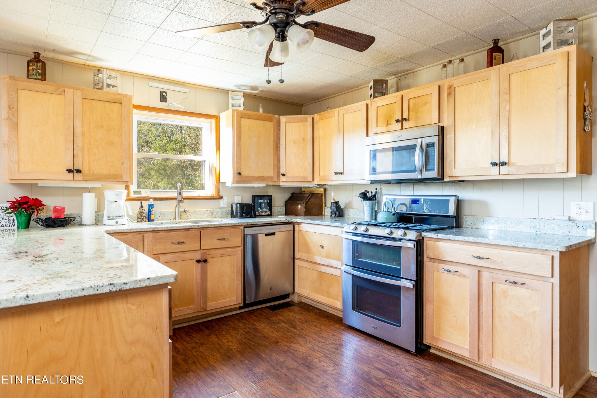 1304 Matthews Hollow Road Sevierville, TN 37876 - Photo 11 of 45 Gallery Image 11