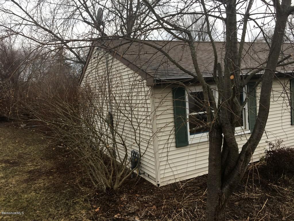 10 Albermarle Road Pittsfield, MA 01201 - Photo 2 of 14 IMG_2591
