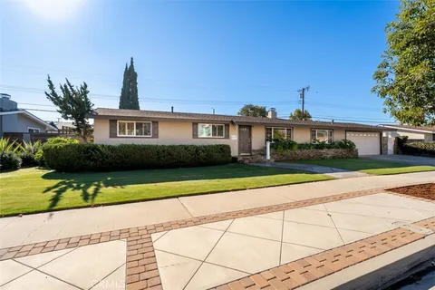 $1,050,000 | 2020 West Willow Avenue, Orange, CA 92868