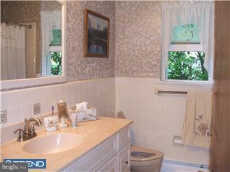 2095 Springer Road Harleysville, PA 19438 - Photo 6 of 10 Bathroom