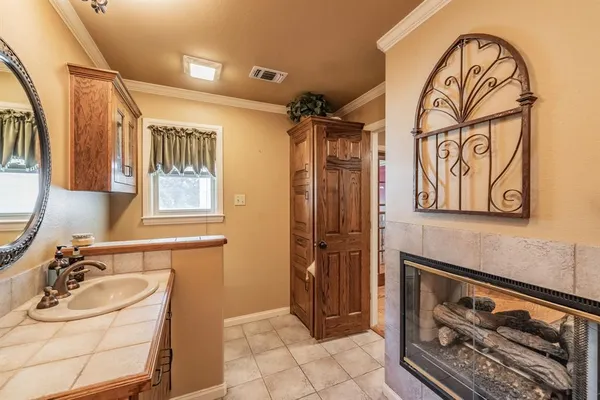 $749,999 | 300 Shoreline Drive, Azle, TX 76020