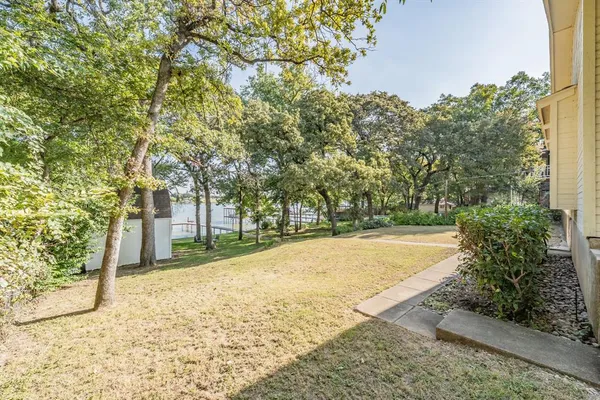 $749,999 | 300 Shoreline Drive, Azle, TX 76020