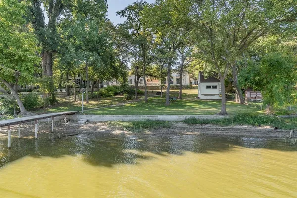 $749,999 | 300 Shoreline Drive, Azle, TX 76020
