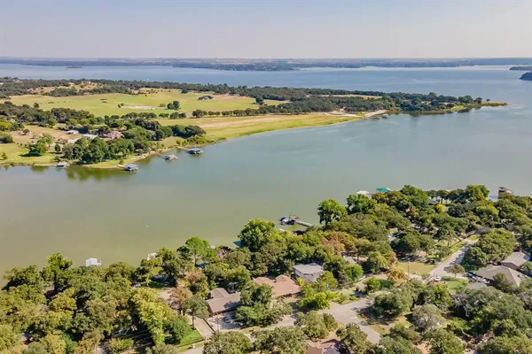 $749,999 | 300 Shoreline Drive, Azle, TX 76020