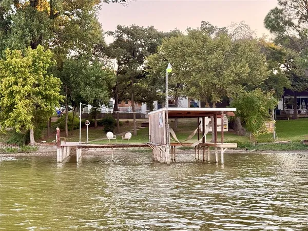 $749,999 | 300 Shoreline Drive, Azle, TX 76020