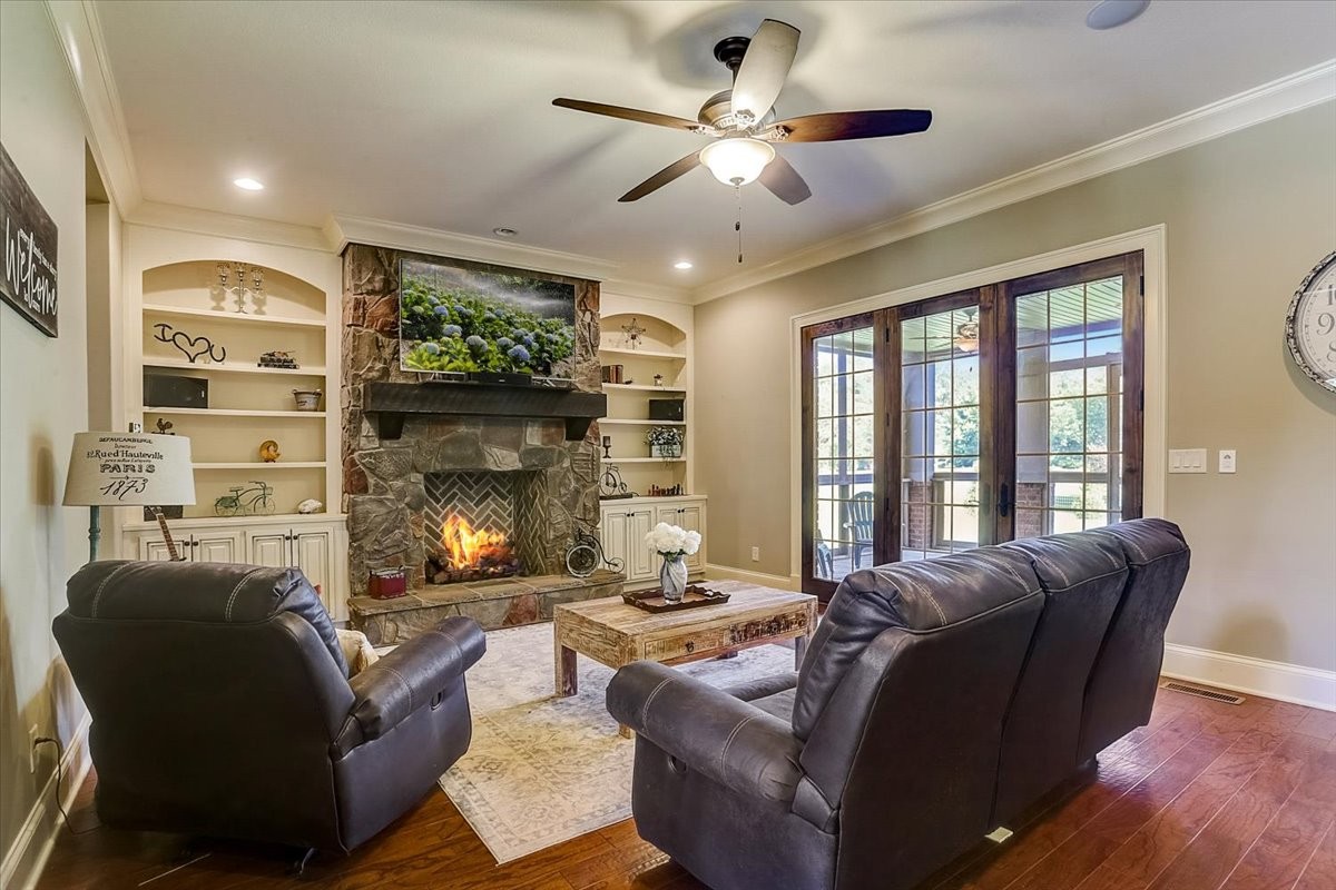 2115 Port Royal Road Adams, TN 37010 - Photo 14 of 49 a living room with furniture fireplace and flat screen tv
