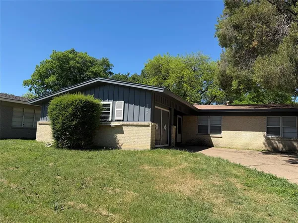 $1,650 | 2800 West Fuller Avenue, Fort Worth, TX 76133