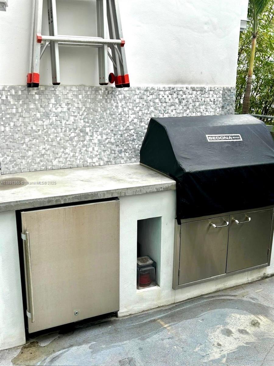 221 Jefferson Avenue, Unit 4 Miami Beach, FL 33139 - Photo 26 of 34 a view of kitchen cabinets