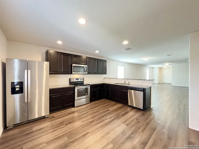 $1,550 | 10823 Airmen Drive, Converse, TX 78109