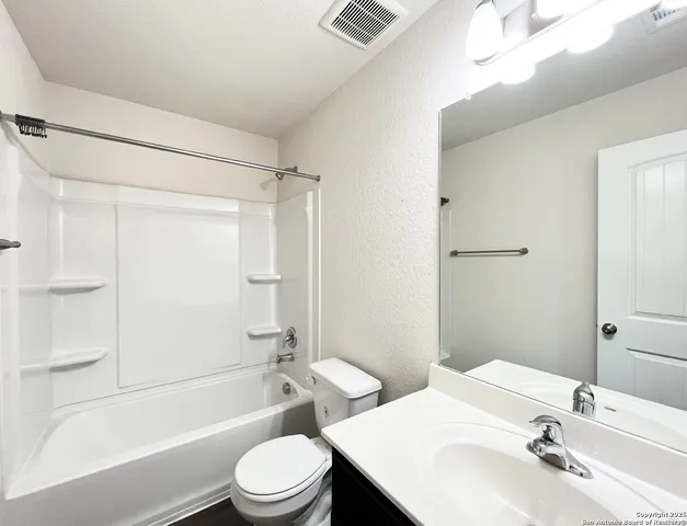 $1,550 | 10823 Airmen Drive, Converse, TX 78109