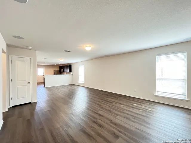 $1,550 | 10823 Airmen Drive, Converse, TX 78109