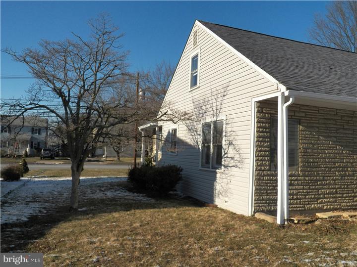 227 Brookhaven Road Brookhaven, PA 19015 - Photo 8 of 25 Exterior Side