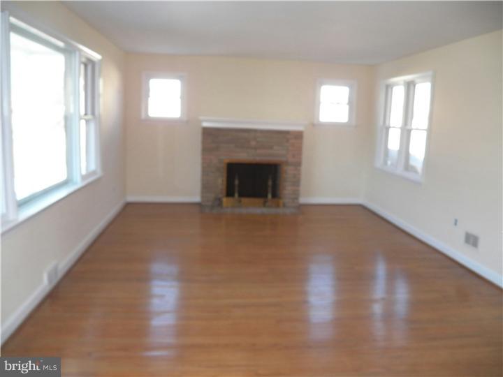 227 Brookhaven Road Brookhaven, PA 19015 - Photo 9 of 25 Living Room