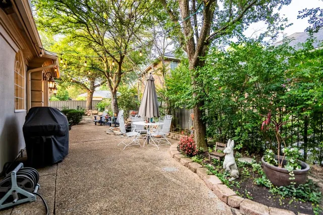 a view of a backyard with sitting area and furniture