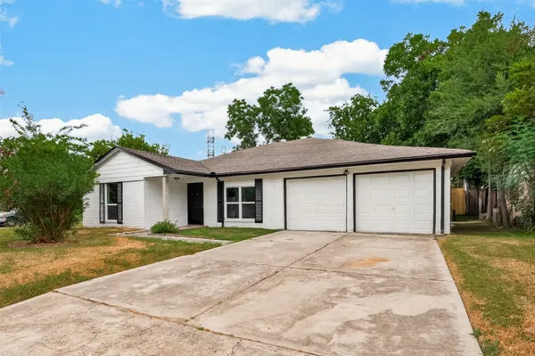 $2,650 | 11434 Sharpview Drive, Houston, TX 77072