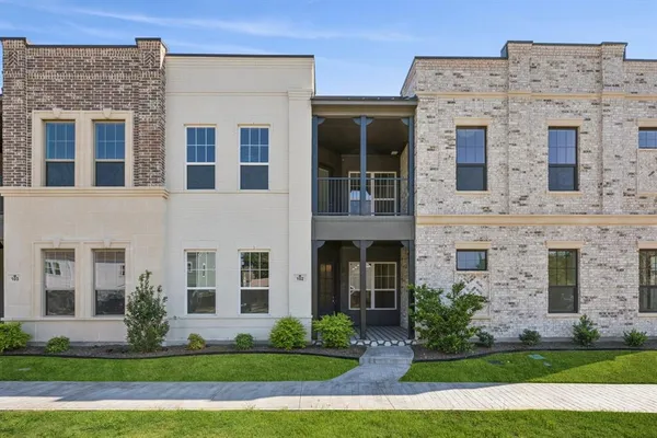 $599,000 | 305 Sunset Lane, Unit 102, Fort Worth, TX 76114