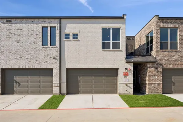 $599,000 | 305 Sunset Lane, Unit 102, Fort Worth, TX 76114