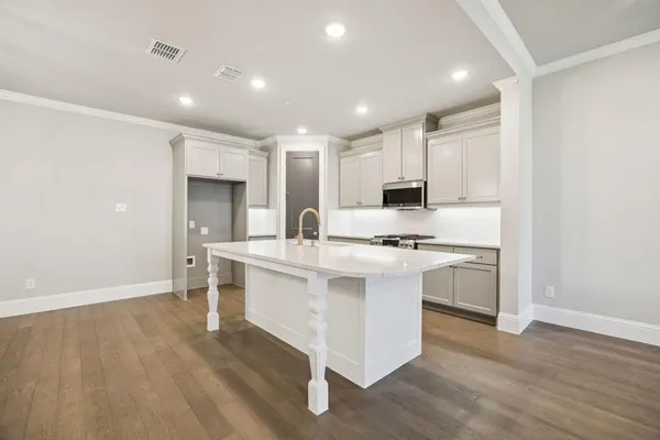 $599,000 | 305 Sunset Lane, Unit 102, Fort Worth, TX 76114