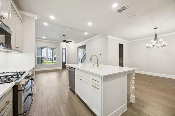 $599,000 | 305 Sunset Lane, Unit 102, Fort Worth, TX 76114