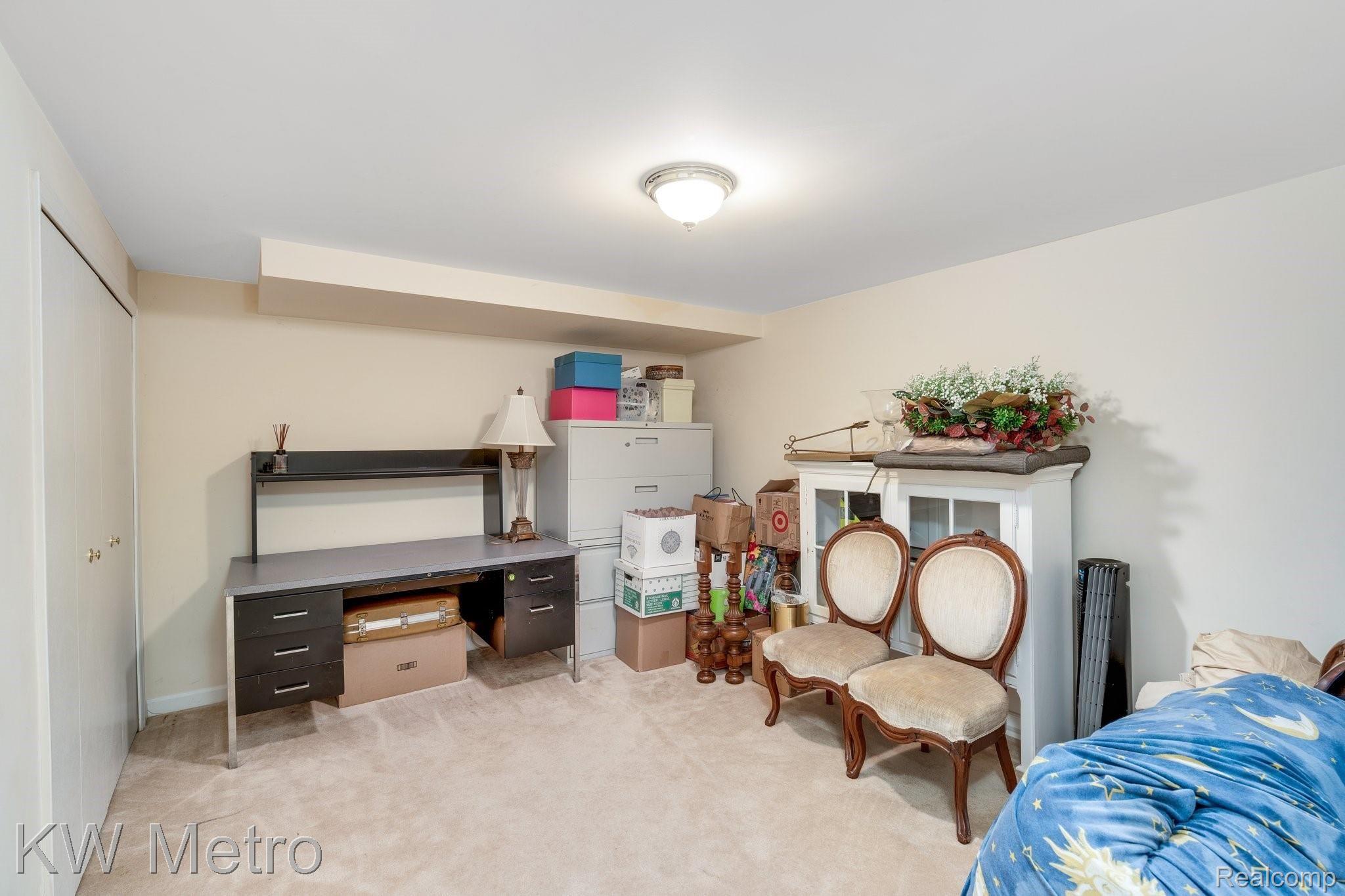 323 Shellbourne Drive Rochester, MI 48309 - Photo 50 of 62 Bonus room to do whatever your heart desires!