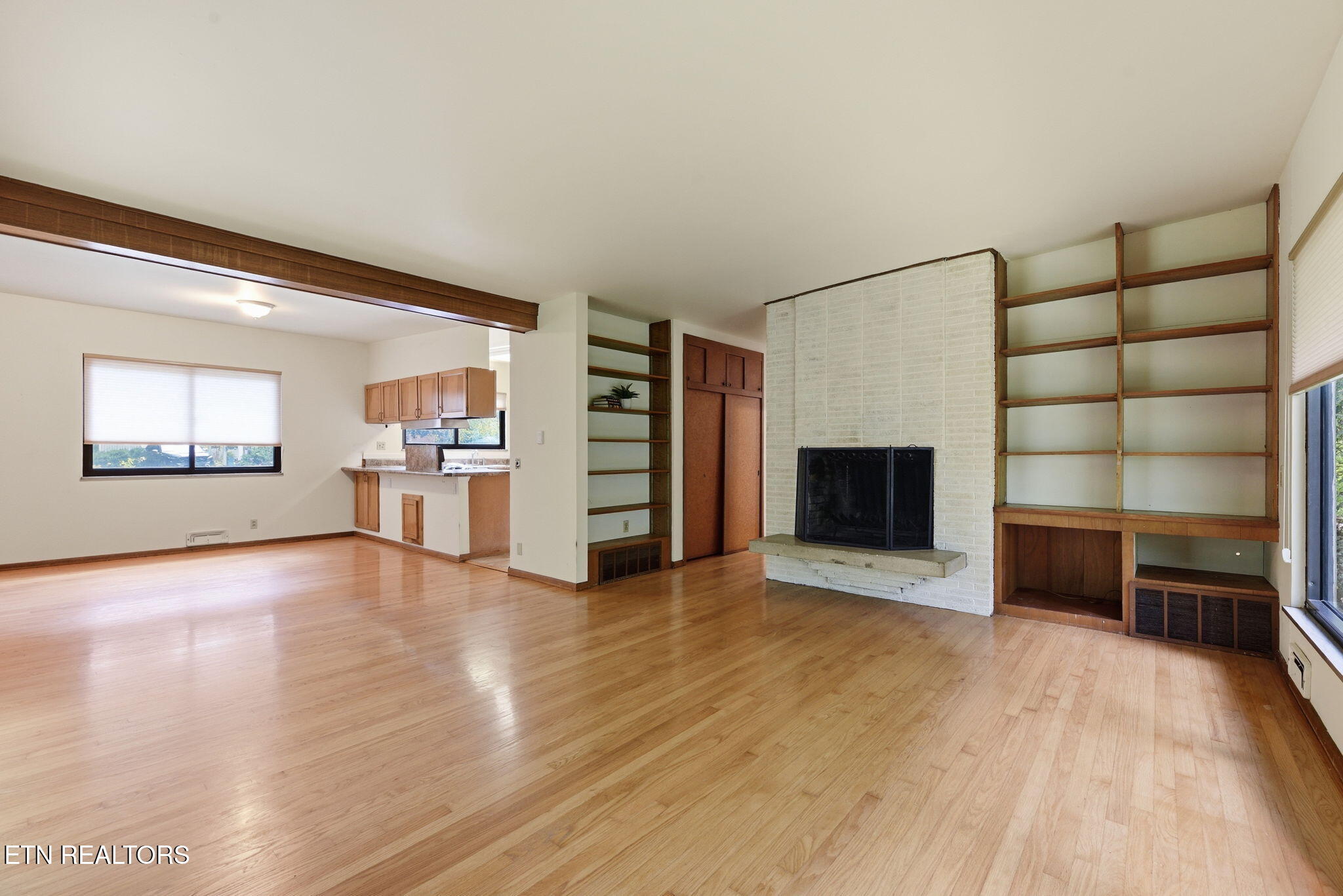 103 Endicott Lane Oak Ridge, TN 37830 - Photo 6 of 34 Living/dining areas