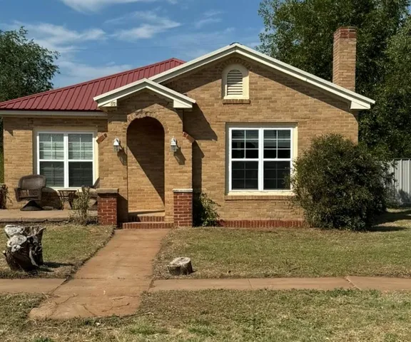 $71,900 | 372 North Jay Avenue, Jayton, TX 79528