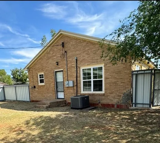 $71,900 | 372 North Jay Avenue, Jayton, TX 79528