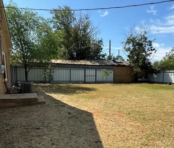 $71,900 | 372 North Jay Avenue, Jayton, TX 79528