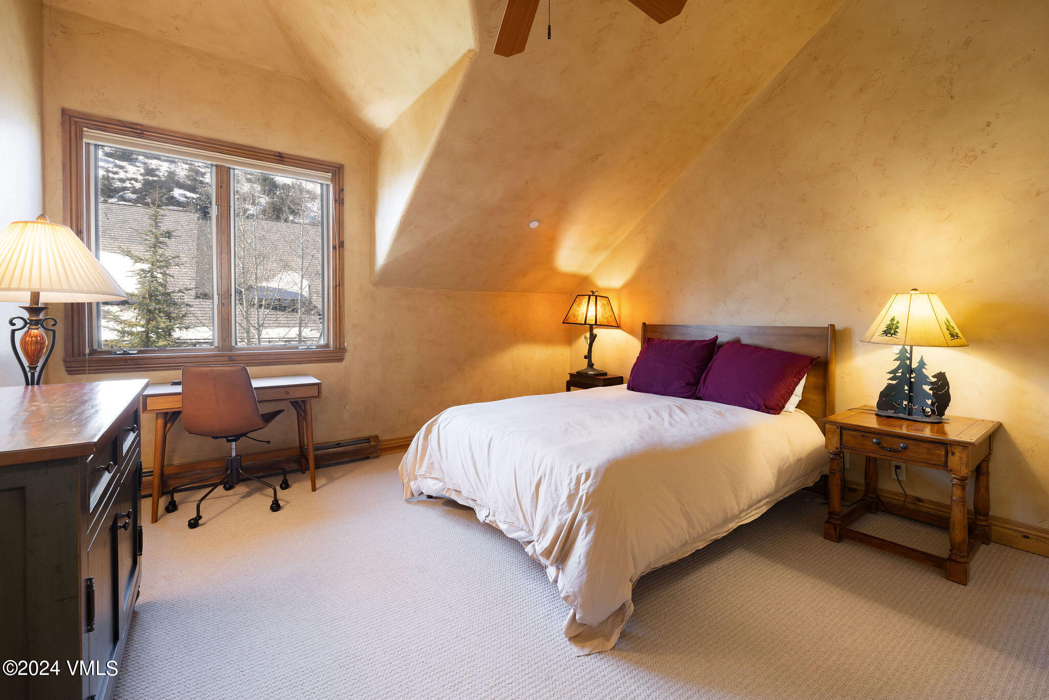 54 Cresta Road, Unit F6 Edwards, CO 81632 - Photo 10 of 13 a bedroom with a bed and a table lamp