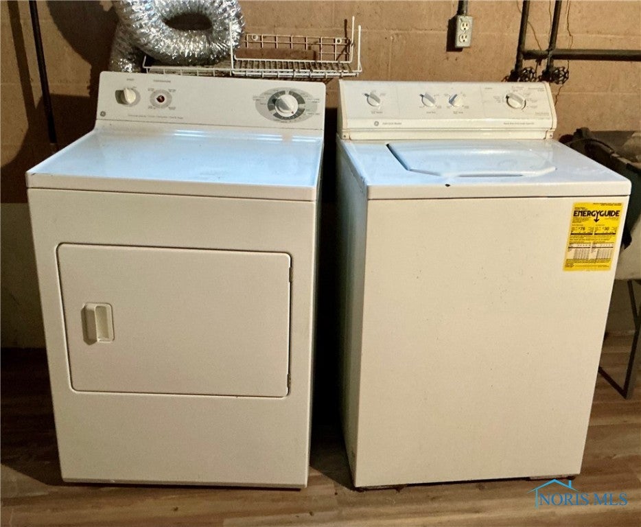 3537 Sherbrooke Road Toledo, OH 43613 - Photo 41 of 42 washer dryer