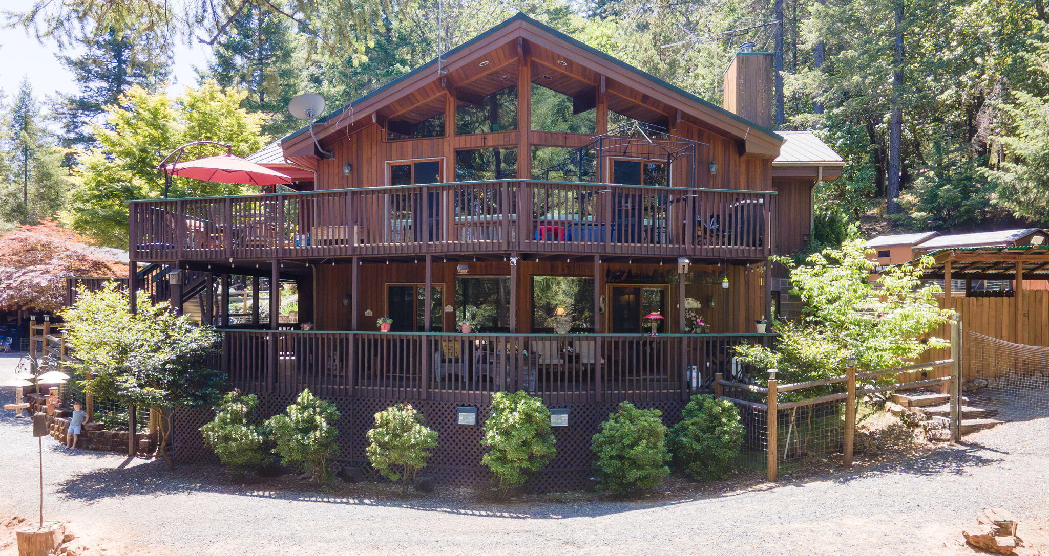 856 Greentree Loop Grants Pass, OR 97527 - Photo 2 of 62 a front view of a house