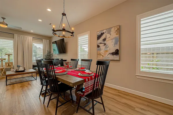 $4,400 | 909 A West 35th Street, Unit A, Houston, TX 77018