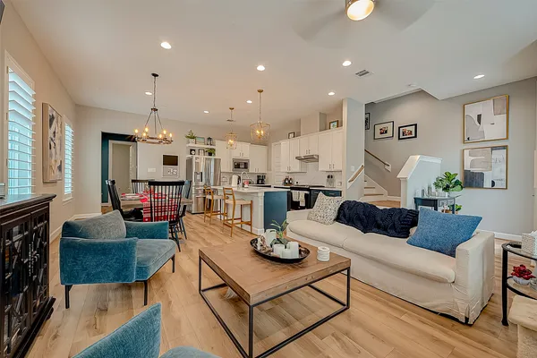 $4,400 | 909 A West 35th Street, Unit A, Houston, TX 77018