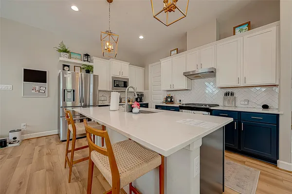 $4,400 | 909 A West 35th Street, Unit A, Houston, TX 77018