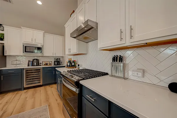 $4,400 | 909 A West 35th Street, Unit A, Houston, TX 77018