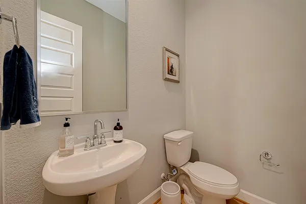 $4,400 | 909 A West 35th Street, Unit A, Houston, TX 77018