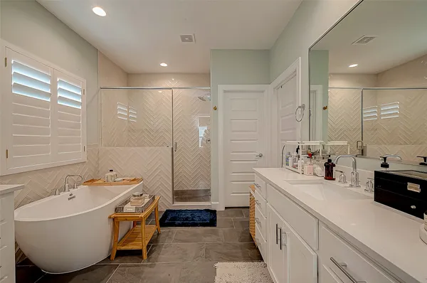 $4,400 | 909 A West 35th Street, Unit A, Houston, TX 77018