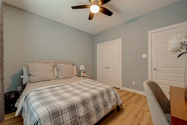 $4,400 | 909 A West 35th Street, Unit A, Houston, TX 77018