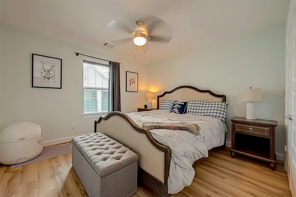 $4,400 | 909 A West 35th Street, Unit A, Houston, TX 77018